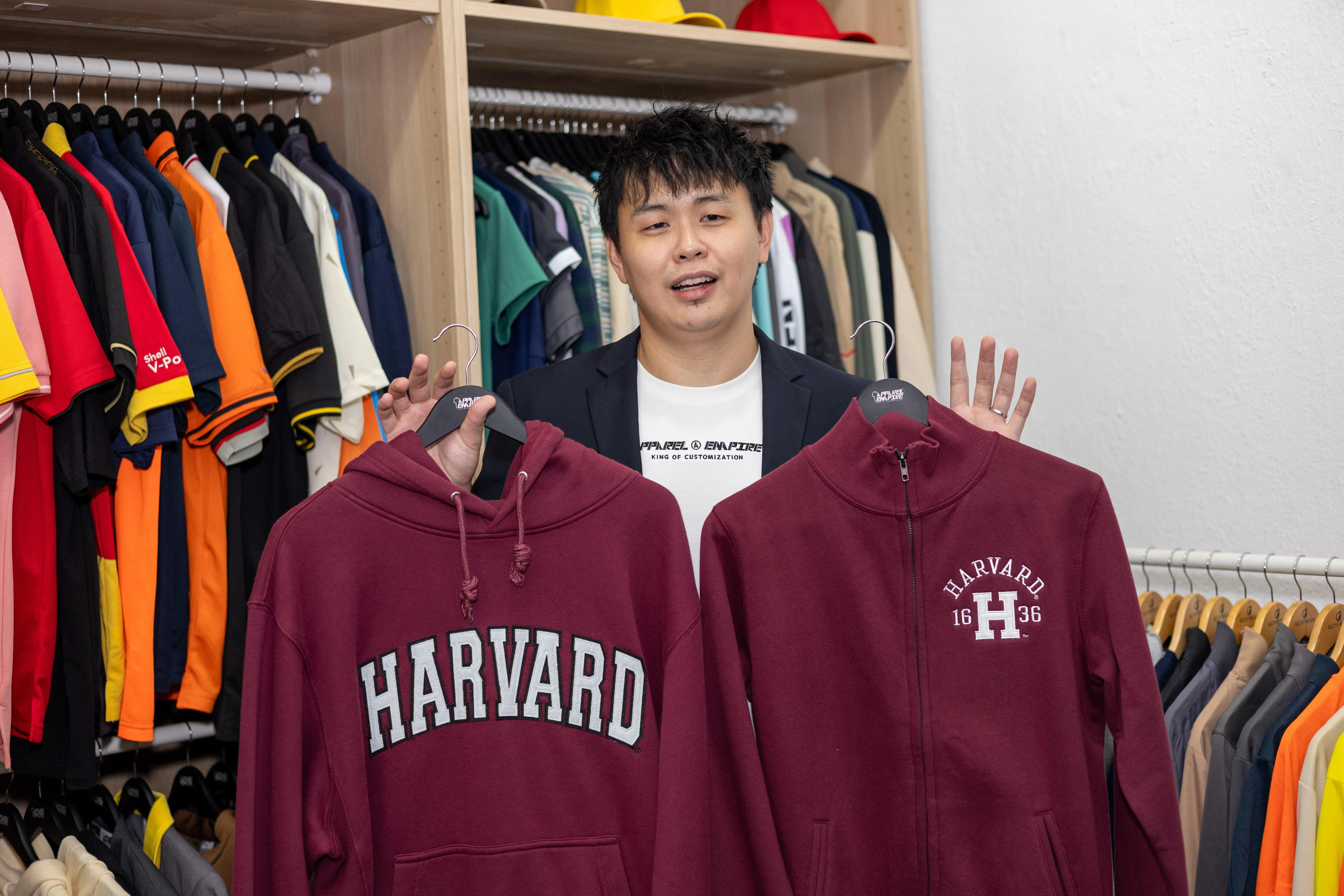 叶伟豪：当年供应的第一批哈佛大学运动衫，在短短几小时内就卖完。（特约摄影骆辉煌）