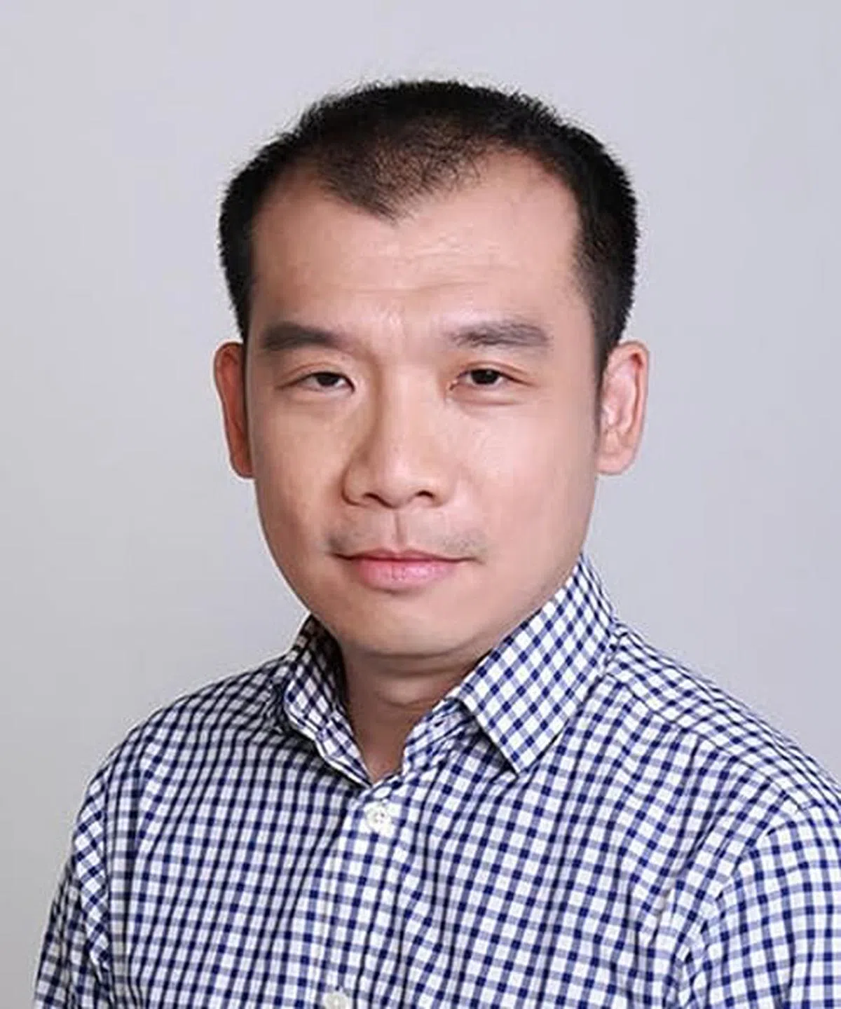 资讯通信媒体发展局网络策划署副署长陈锋瑾：被短信发送者身份登记系统注册标记的短信很可能是诈骗短信，公众收到类似短信时应谨慎行事，在未确认对方的身份前，切勿随意点击短信中的链接，或拨打里头的号码。（资媒局提供）