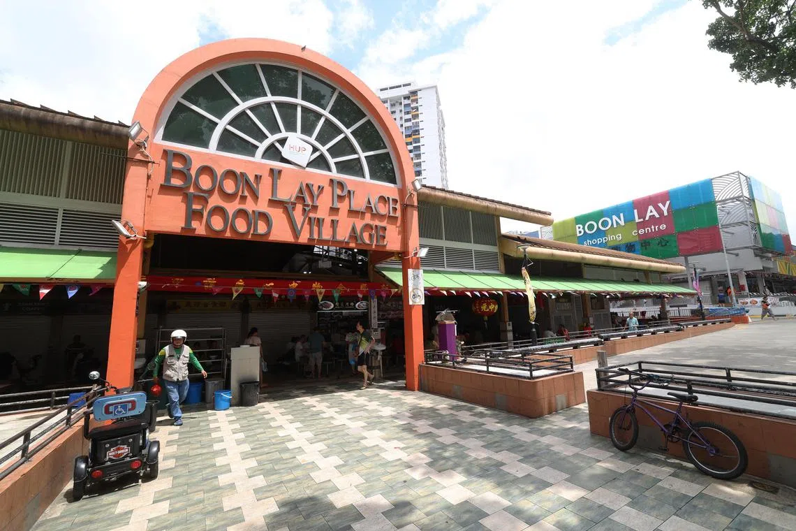 当局邀请居民提供建议，包括探讨如何能够善用熟食中心与巴刹之间的公共空间，为文礼坊一带注入新活力。（蔡家增摄）