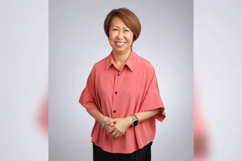 获颁公共服务奖章 张雪倩：服务社会本身就是奖赏