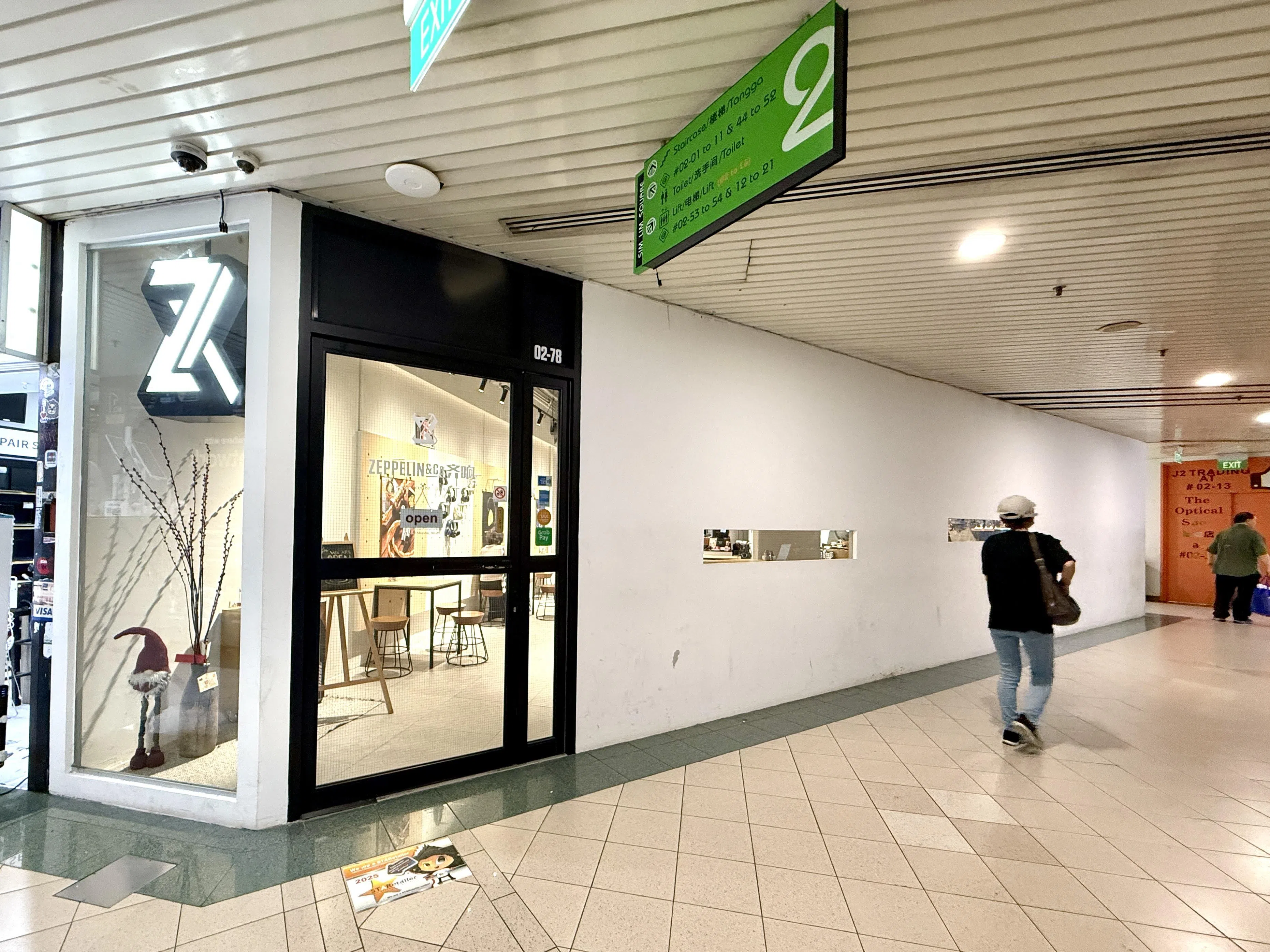 森林商业中心二楼的Zeppelin & Co，可享受咖啡，也能选购高端耳机。