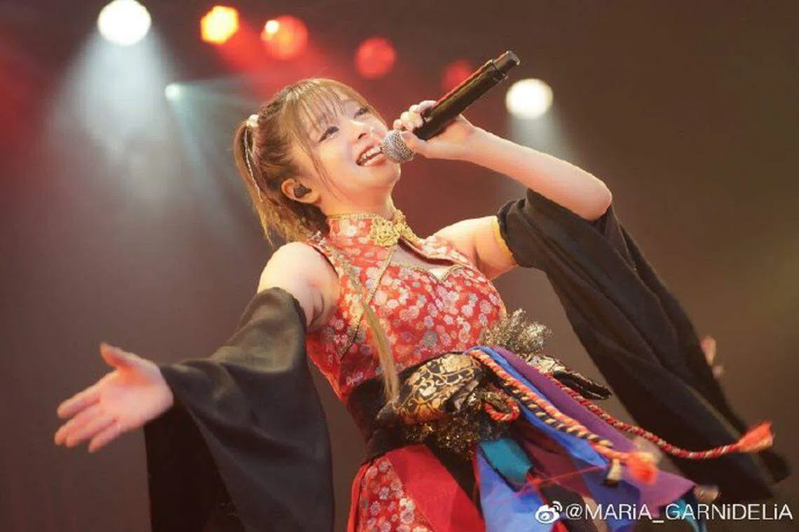 美依礼芽演唱七年前的爆红歌曲《极乐净土》。（美依礼芽微博）