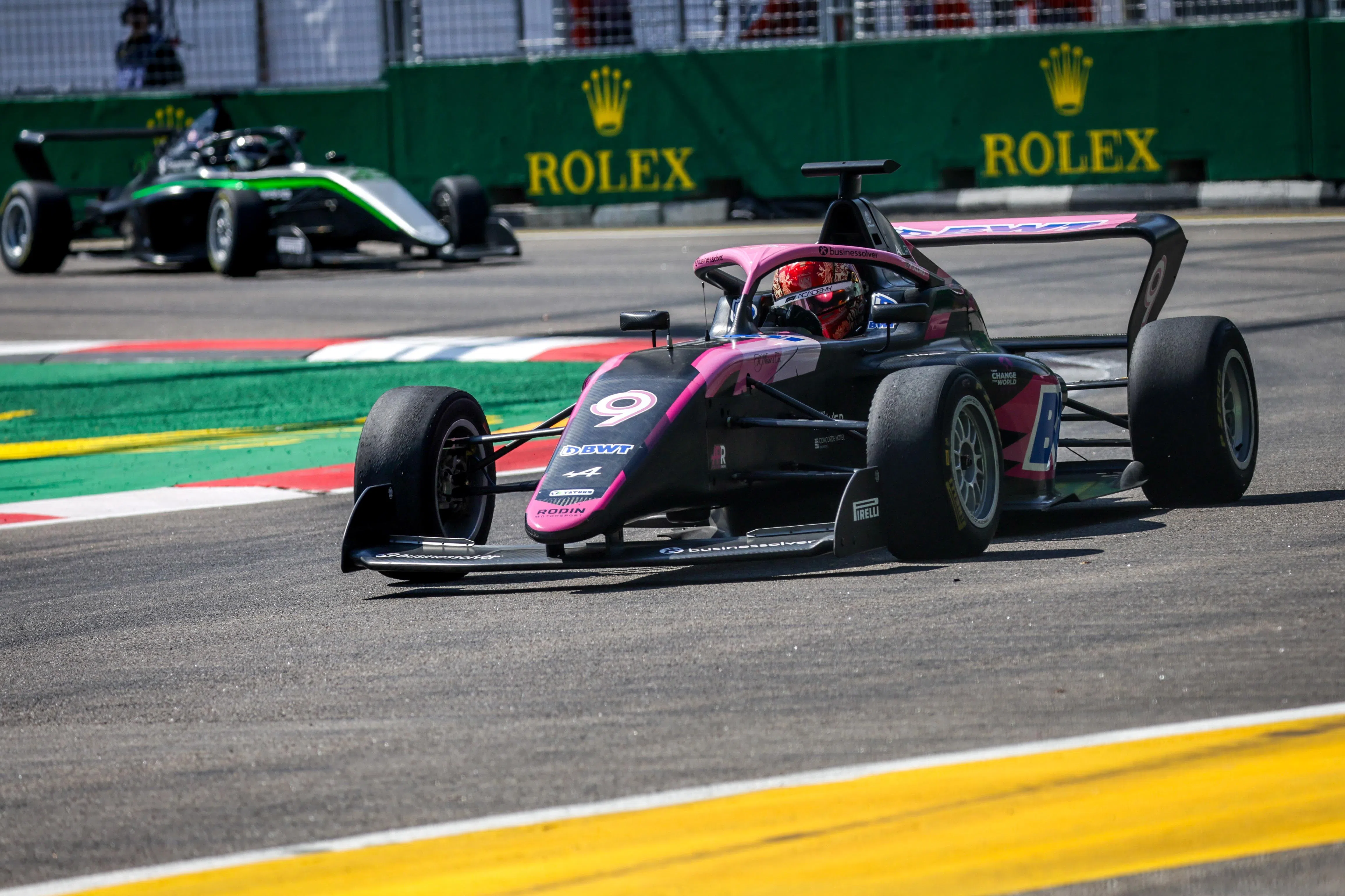 艾比认为滨海湾赛道十分刺激，驾驶感觉如同过山车一般。（叶振忠摄）