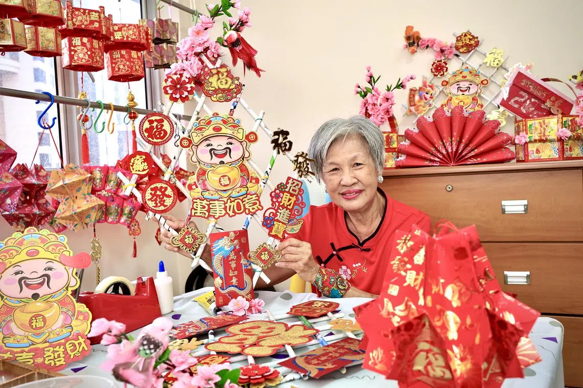 陈丽娜认为，过年不一定要买新的东西，赋予旧物品新生命，除了庆祝佳节，还可以为保护环境尽力，更有意义。（特约陈来福摄）