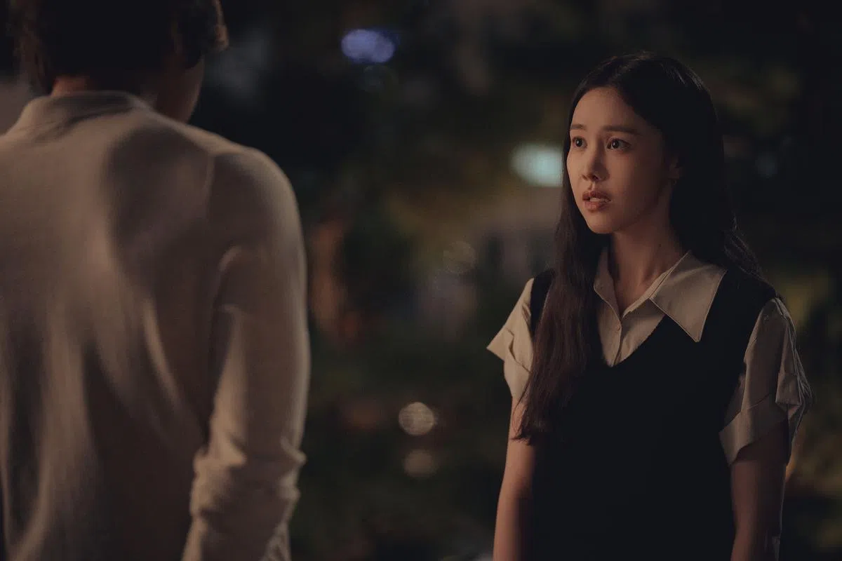 金叡园在剧中总是遇到渣男。（Disney+）