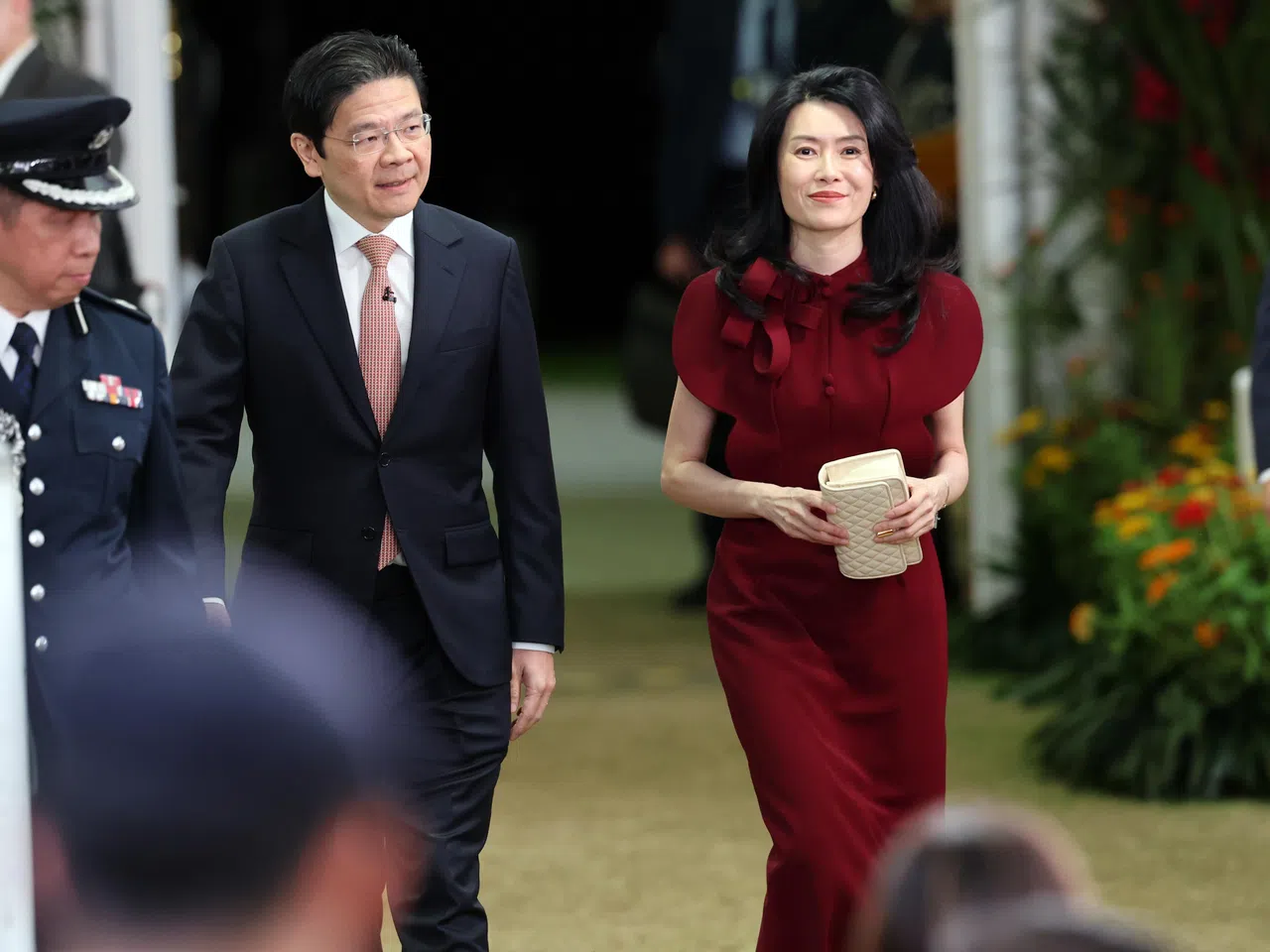 黄循财总理在夫人吕子蕊陪同下，出席星期五晚在总统府举行的新内阁宣誓就职仪式。（邝启聪摄）