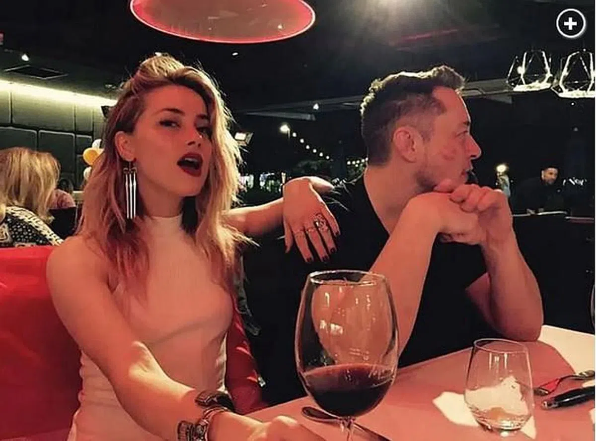 Amber Heard（左）曾自晒和Elon Musk的合照。（取自艺人IG）