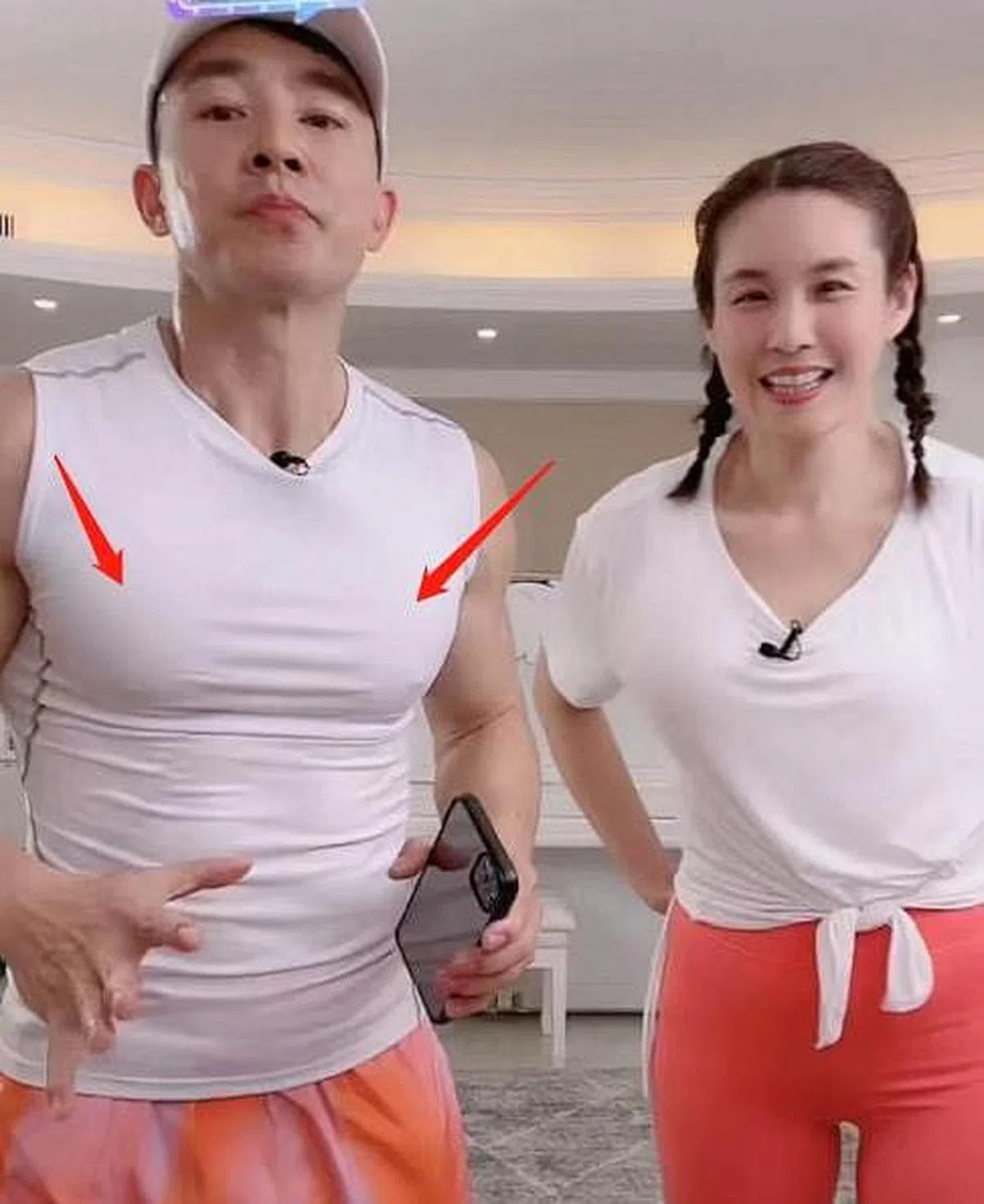 刘畊宏因“衣着太性感”而遭中断直播。（图/互联网）