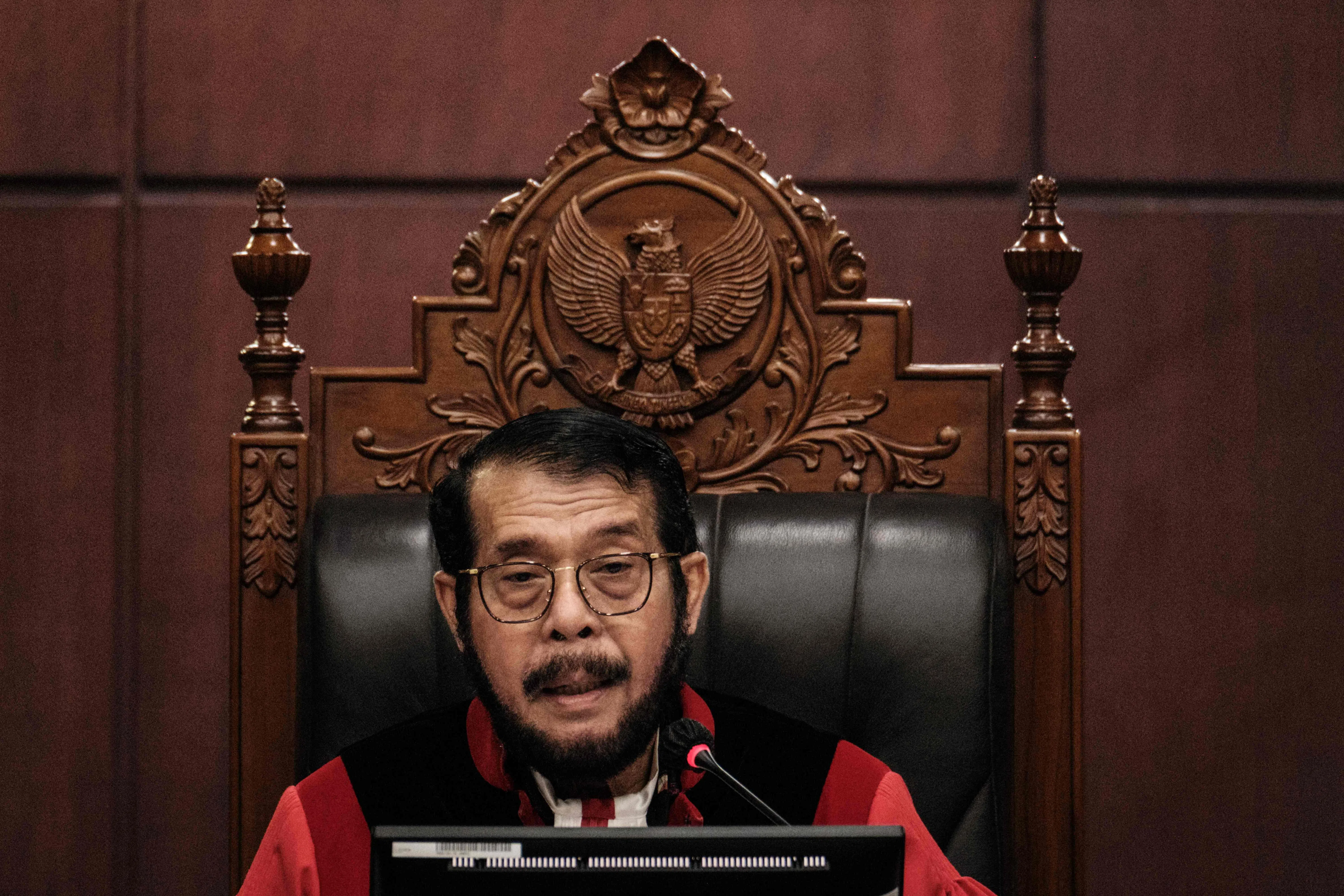 宪法法院首席大法官安瓦尔是总统佐科的妹夫。（法新社）