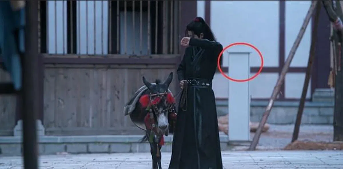 肖战身后出现了变电箱。（互联网）