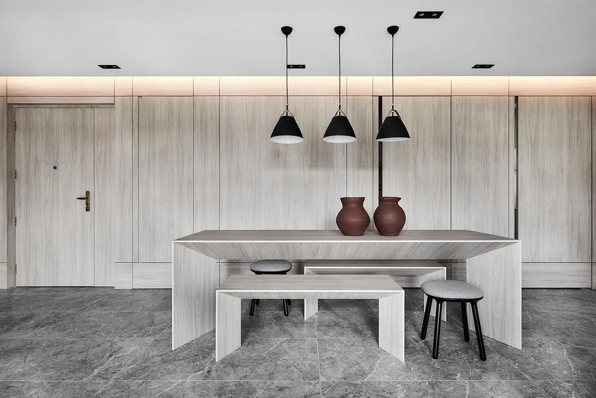 用餐区的平面门设有暗藏门。（Wee Studio提供照片）