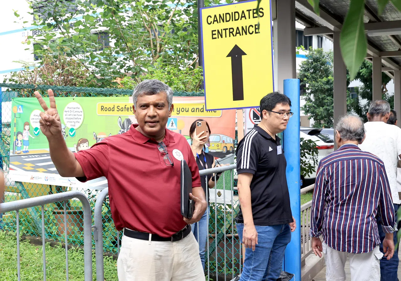 第三次挑战拉丁马士单选区的商人古玛说，他积极与区内居民接触，至今已走访近95％的地区。（周国威摄）