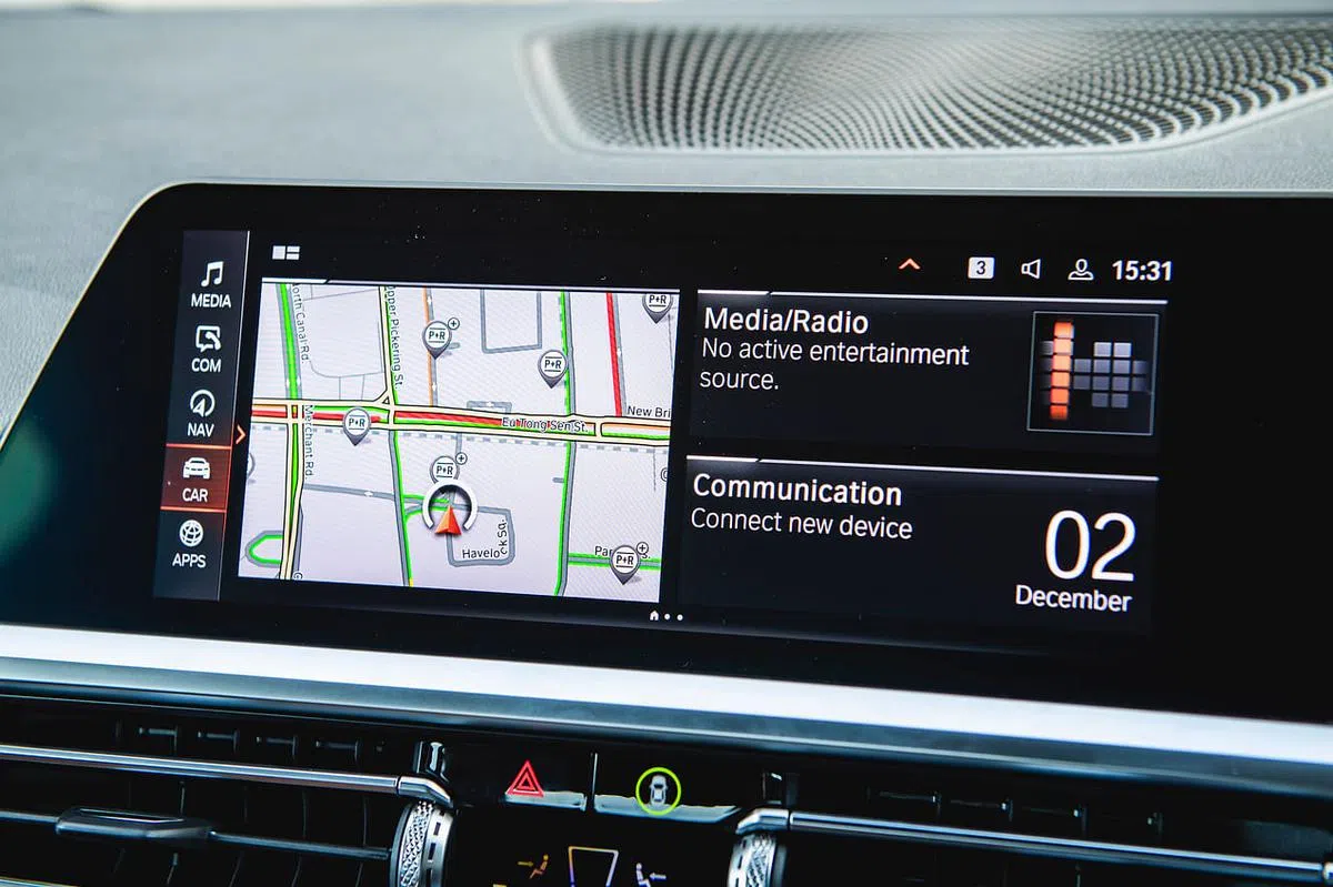 中控台集成12.3英寸全液晶数码仪表盘及10.25英寸可触控中央显示屏。