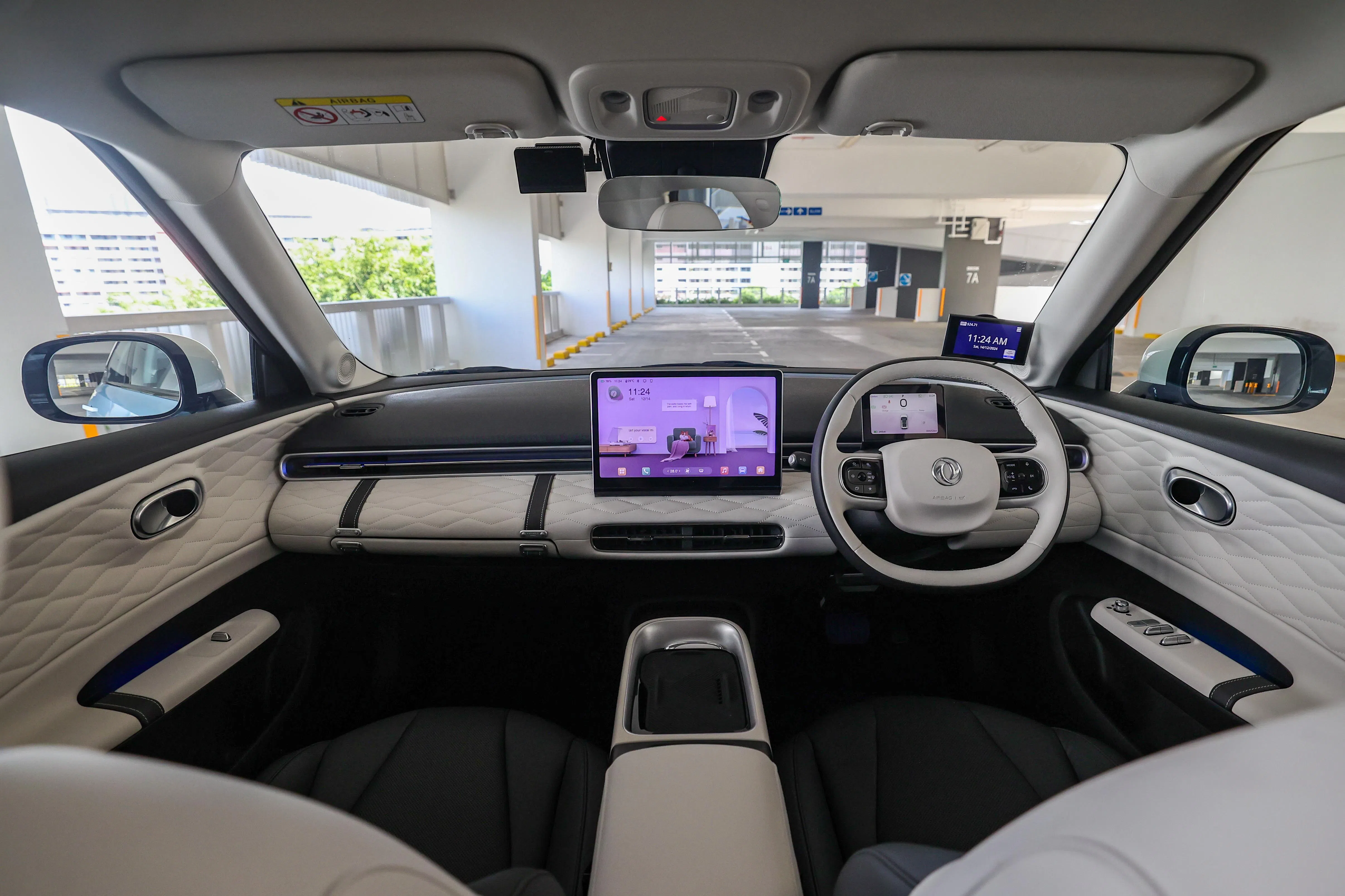 双色内饰选用皮革材质覆盖，辅以菱形缝线点缀。（陈斌勤摄）