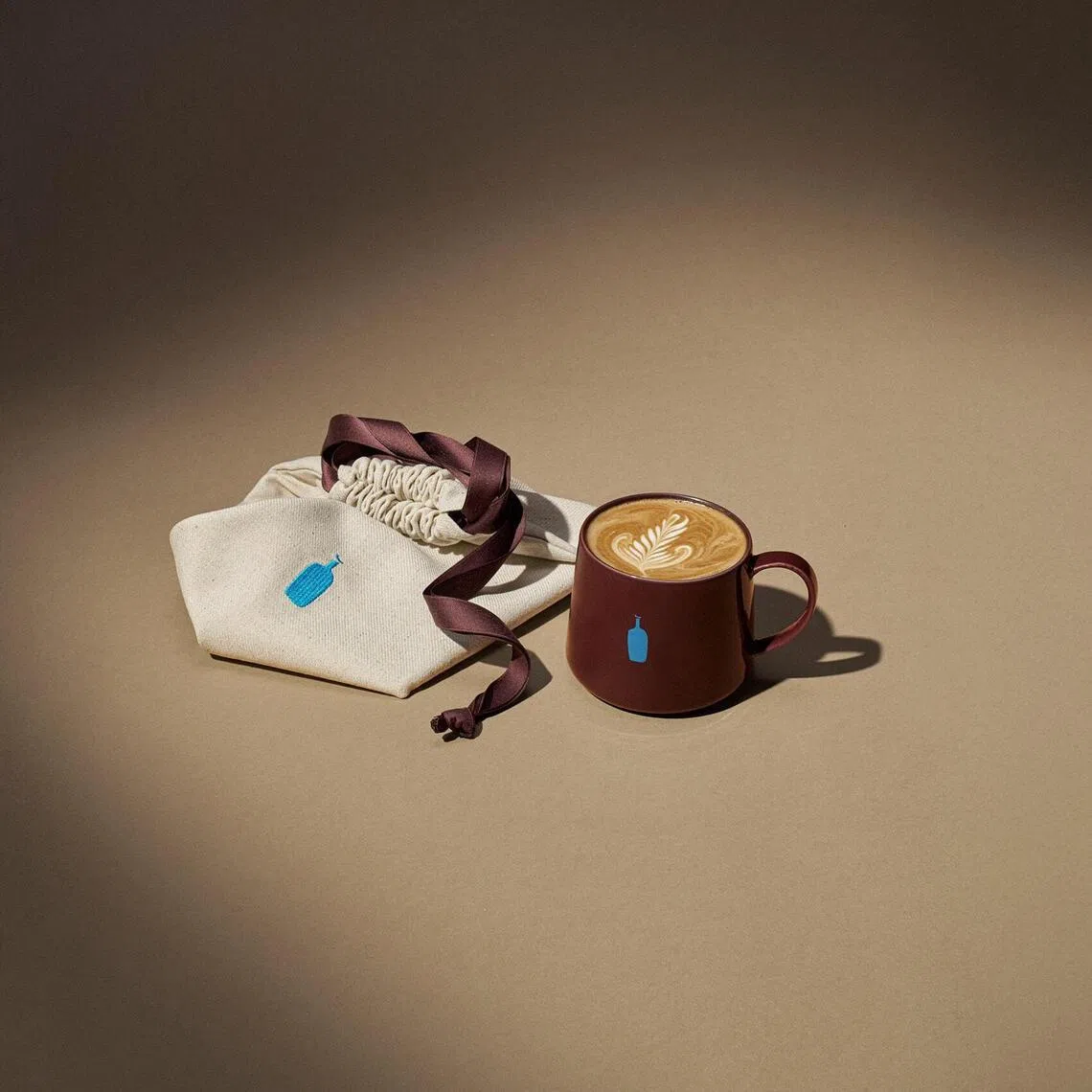 蓝瓶咖啡推出季节限定设计的马克杯。（咖啡馆提供）