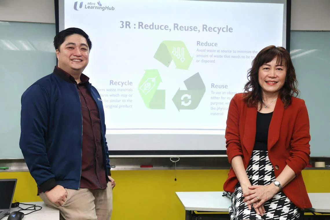 职总恒习提供线上和实体的零废弃经理课程，图为业务拓展主任（永续发展）刘俊财（左）与零废弃经理课程培训师符凤玲。（邝启聪摄）