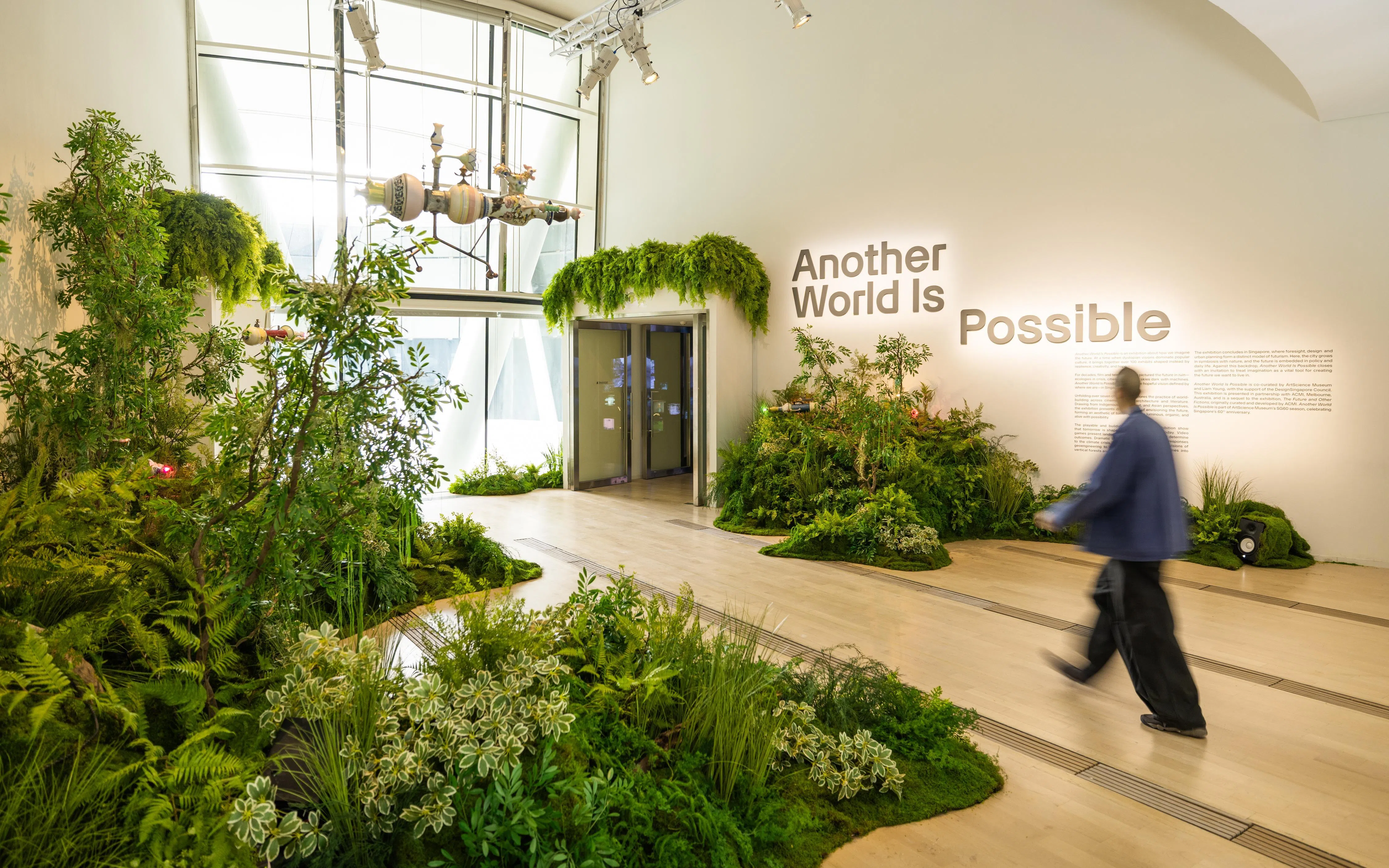 金沙艺术科学博物馆新展“另一个世界，皆有可能”入口处装置。（滨海湾金沙提供）