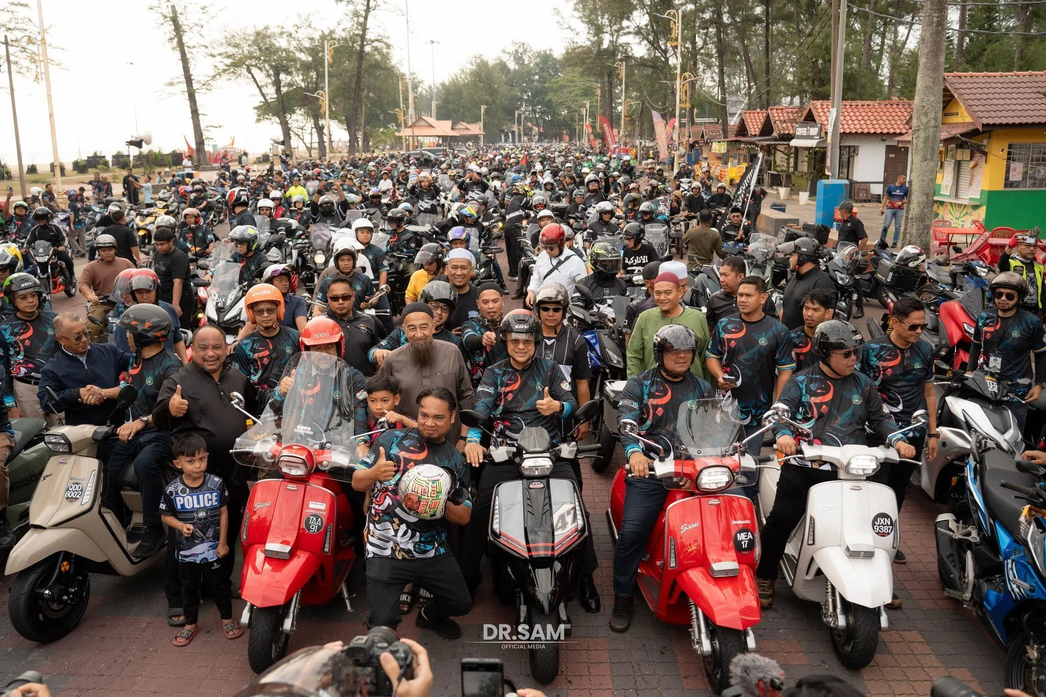 马国反对党国民联盟星期六（4月4日）号召1万5000人，在瓜拉登嘉楼举行电单车游行10公里，抗议油价高涨。（取自国盟主席阿末山苏里脸书）