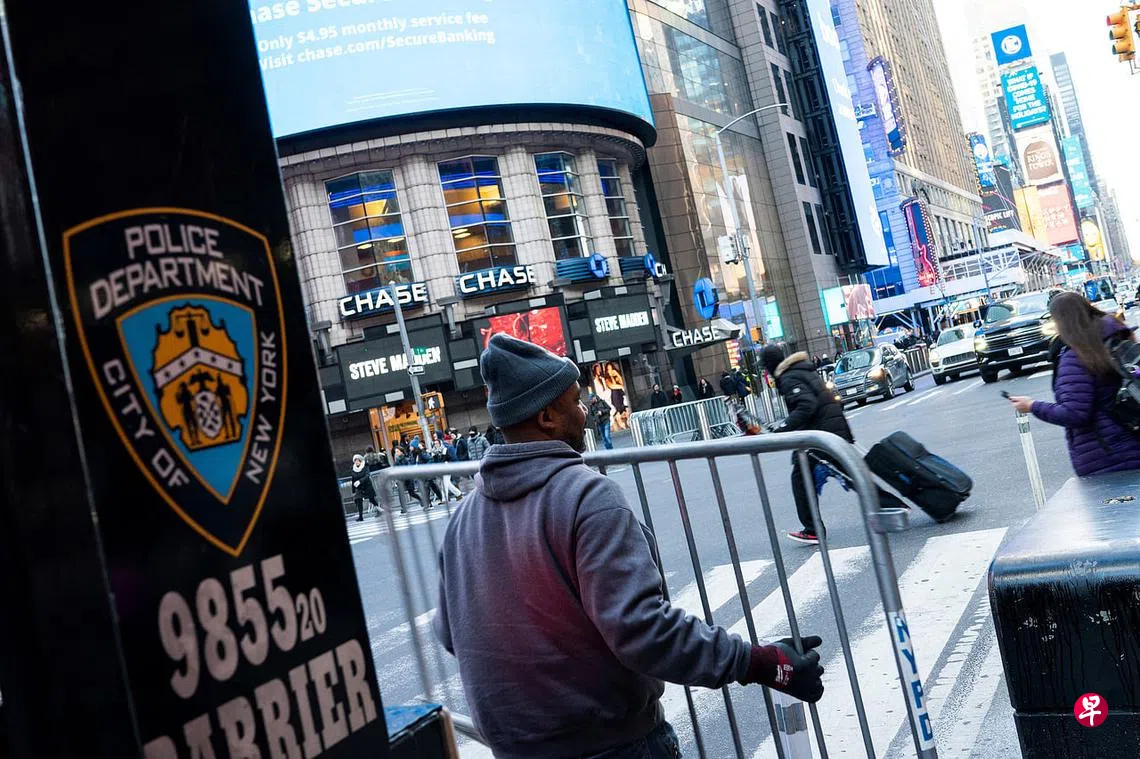 美国纽约时代广场袭警案19岁嫌犯被控| 联合早报