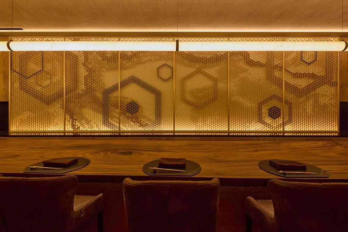 Nishikane餐馆的组子工艺巨作，将食客带到凝聚匠心与岁月的空间。（餐馆提供）