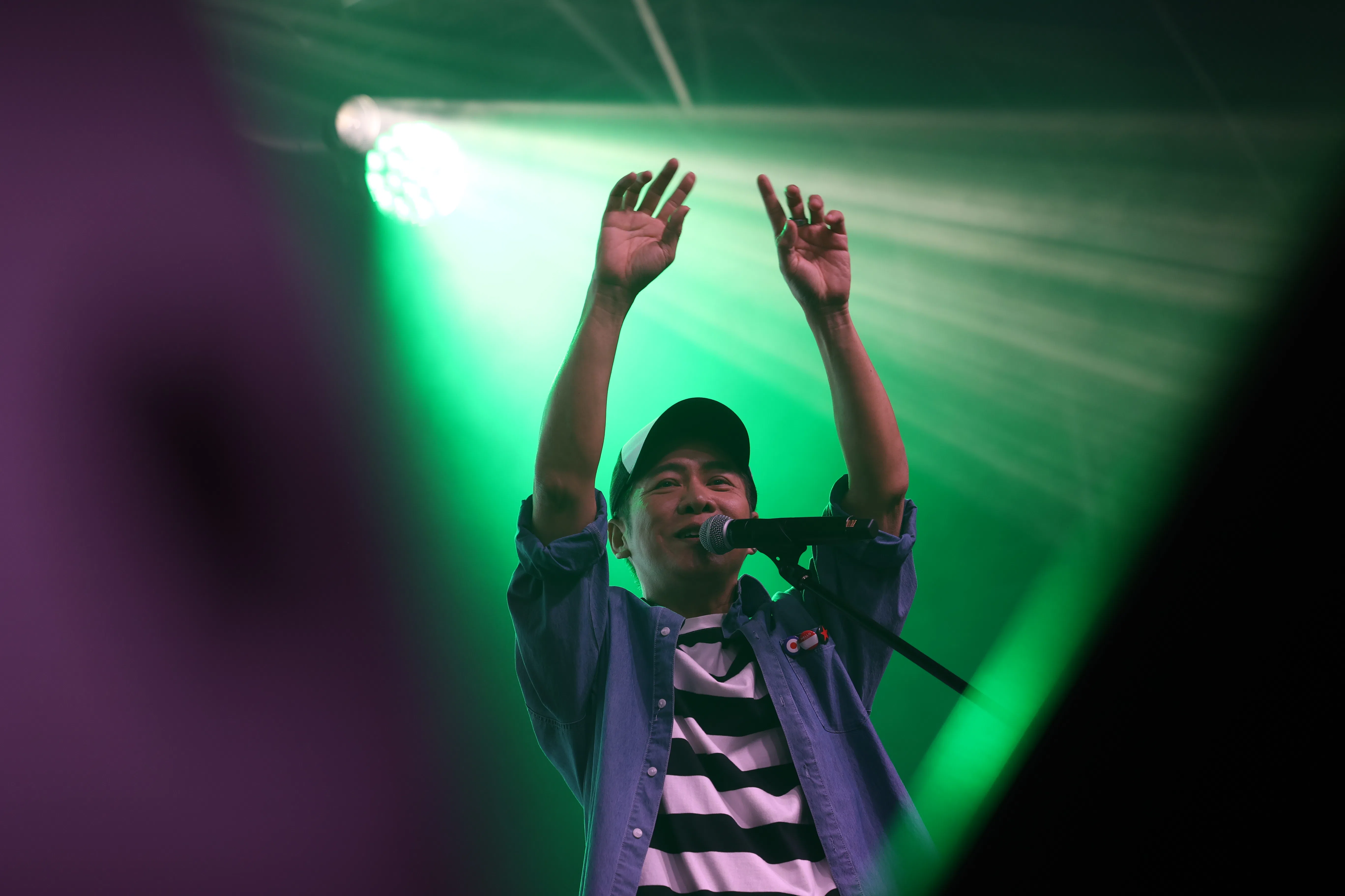 黎沸挥的歌曲掀起现场大合唱。（关俊威摄）