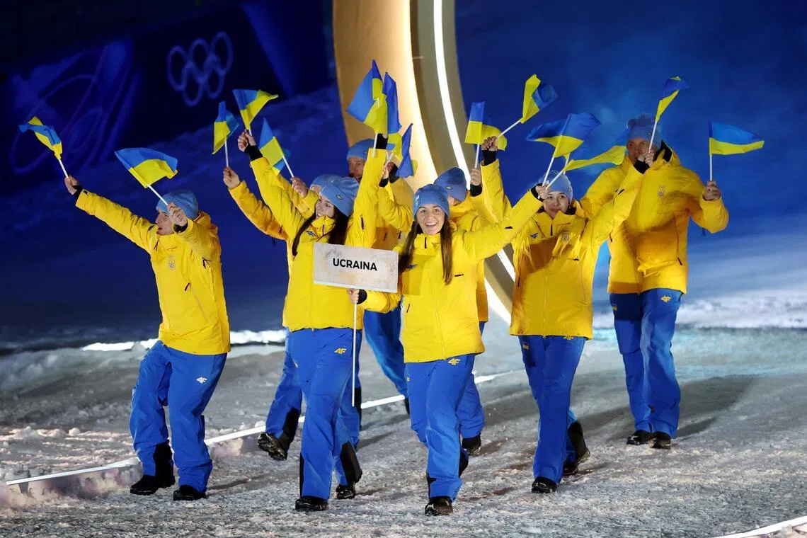 乌克兰团队入场时引来了热烈掌声与现场观众雷鸣般的喝彩。（路透社）