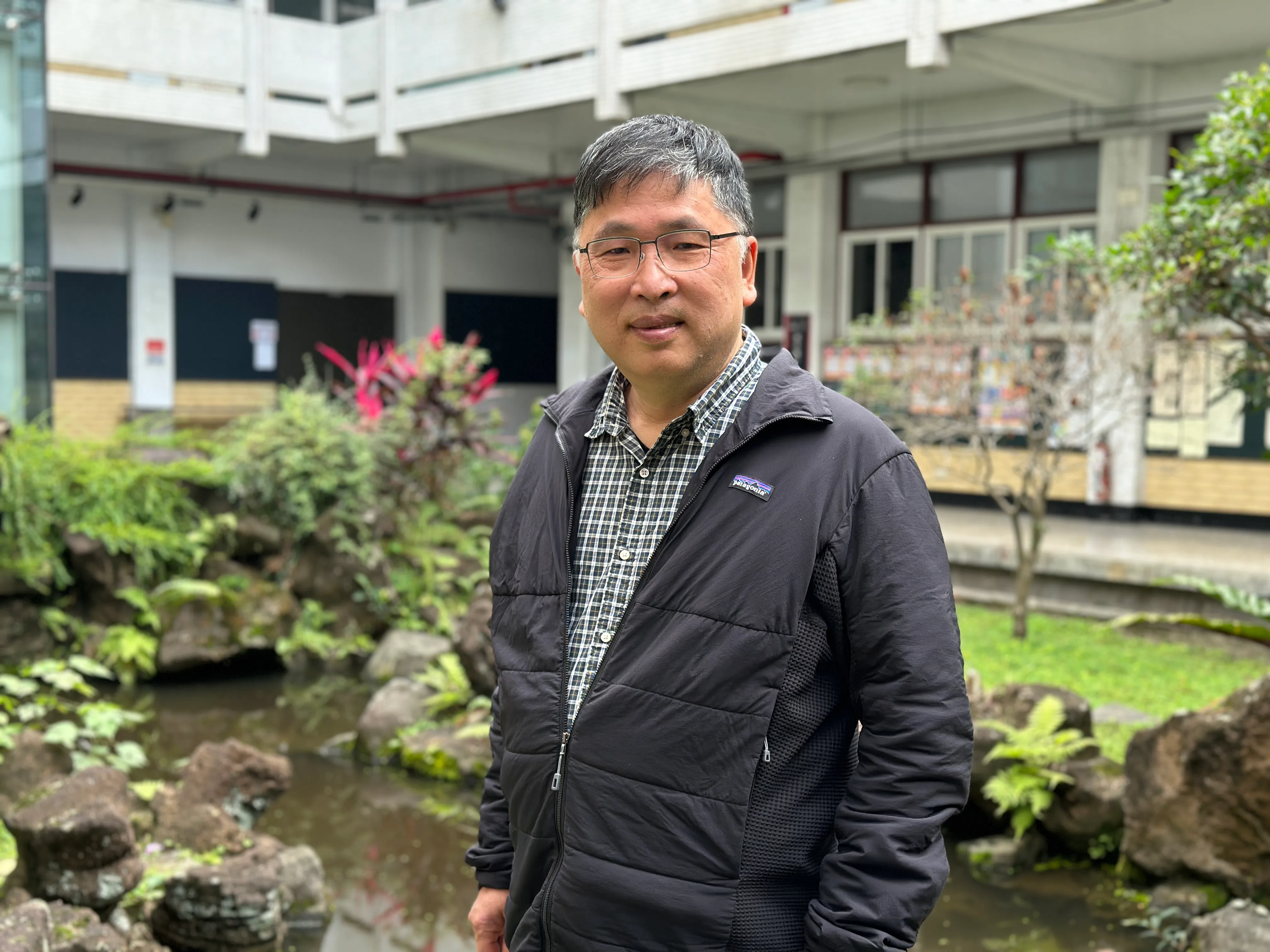 辅仁大学新闻传播学系主任陈顺孝副教授受访时指出，民进党的政绩处于正反都有，台湾选民对民进党并没有那么讨厌。（叶俊颖摄）