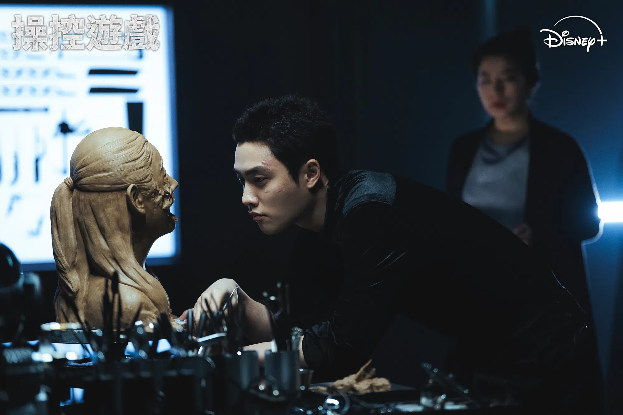 都敬秀首次挑战反派角色“安耀翰”，在幕后操纵一切。（取自Disney+脸书）