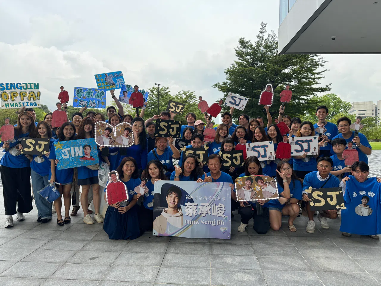 男新秀承峻的“蓝色军团”庞大。（蔡欣盈摄）