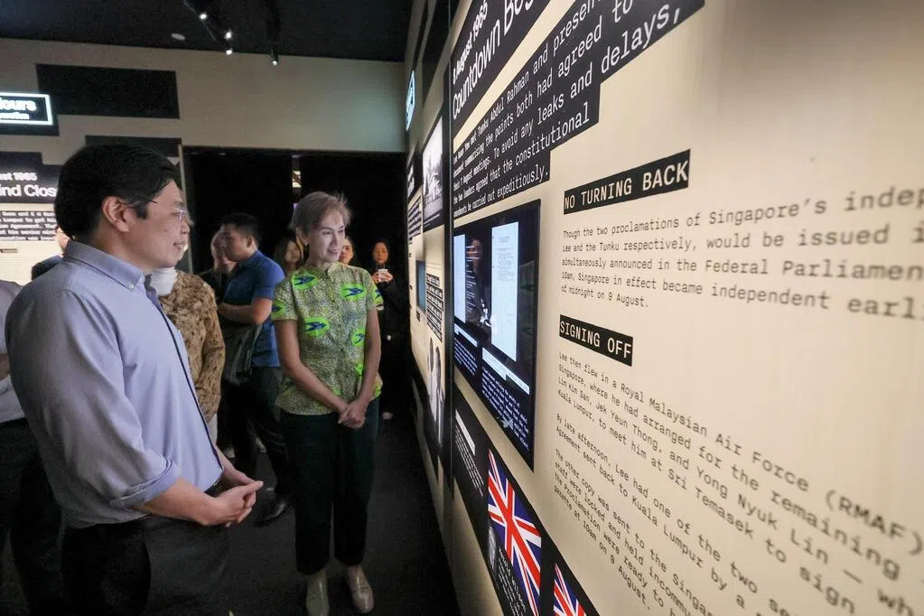 黄总理：新加坡的独立与繁荣来之不易 希望公众参观信天翁档案展览