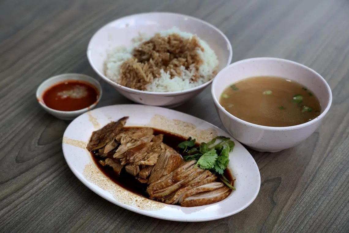 亚盛卤鸭饭的一人份套餐。（龙国雄摄）