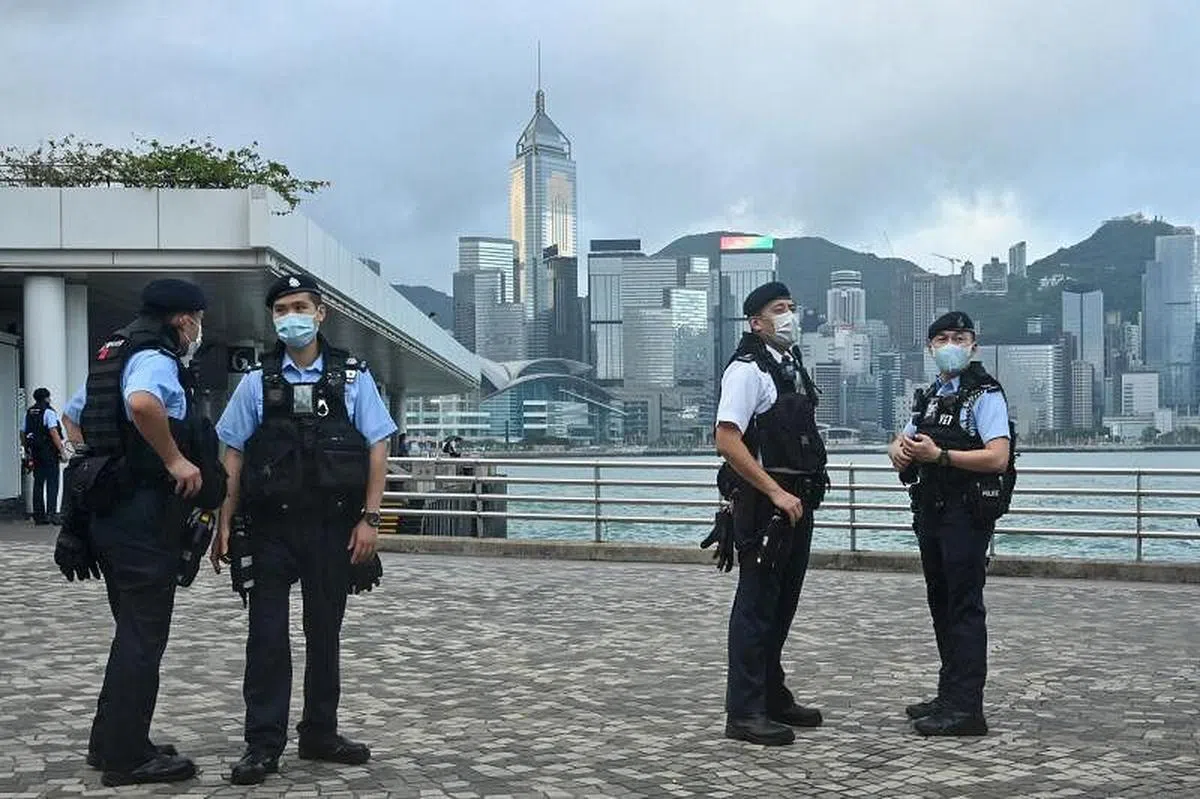 香港警方星期六早上在国庆纪念活动现场附近戒备。 （法新社） 
