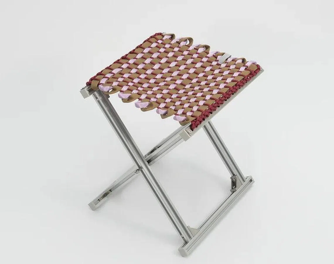 Mazha Stool是对传统马扎的致敬。（取自tanchenstudio.com）