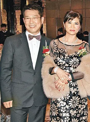 元彪和太太彭秀霞结婚多年，夫妻恩爱如一。（互联网）