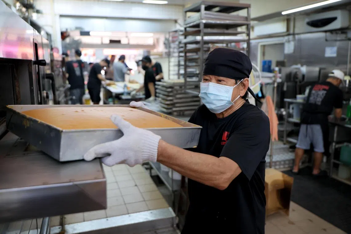 龙发的香蕉蛋糕，每天新鲜制作。（龙国雄摄）