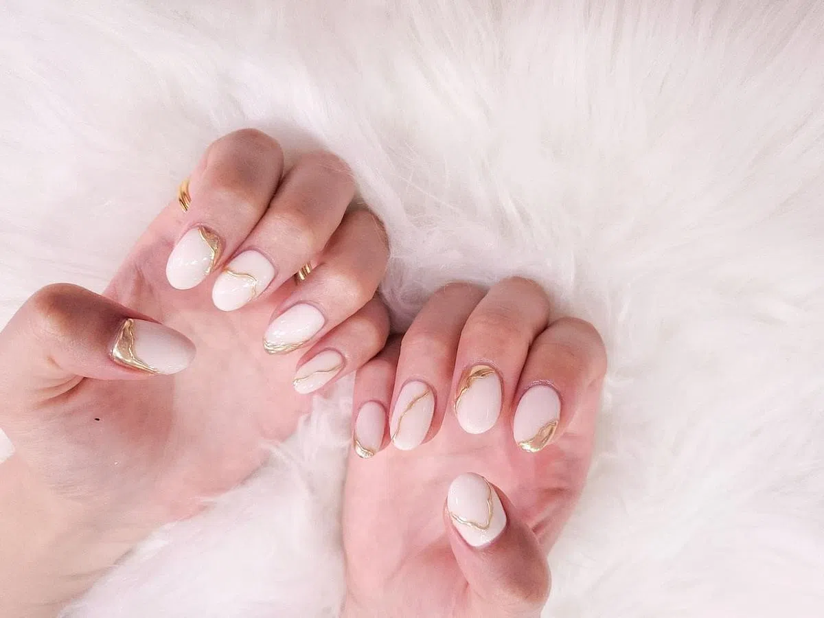 简约高雅的设计，适合日常打扮，也受准新娘喜爱。（照片由受访者提供）