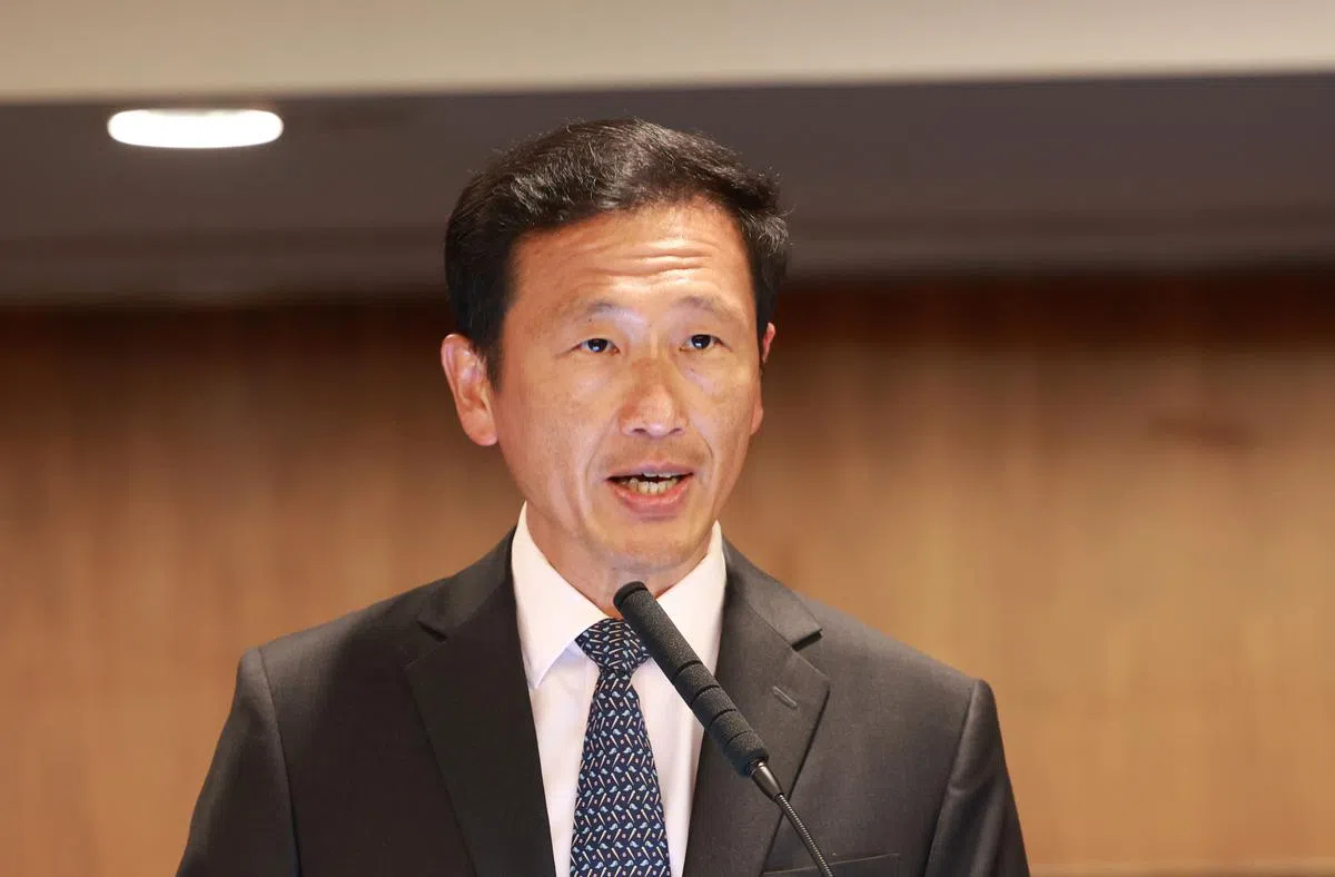 卫生部长王乙康指出，咖啡店的现泡饮料、鲜榨果汁以及泡泡茶，这些饮料逐渐成为新加坡人饮食中的糖分来源。（唐家鸿摄）