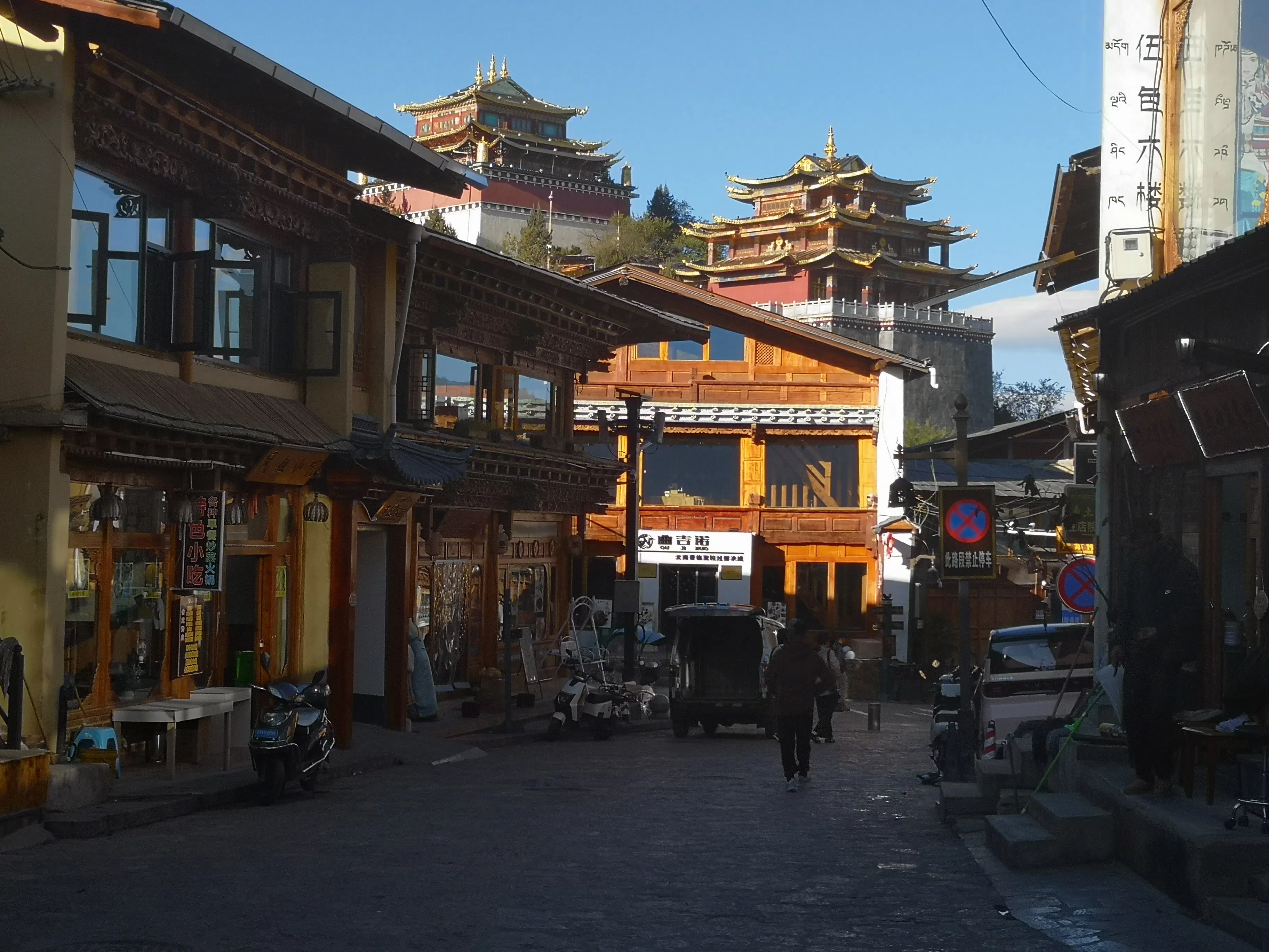 独克宗古建筑群保存了藏汉结合传统建筑风貌。（黄匡宁摄）