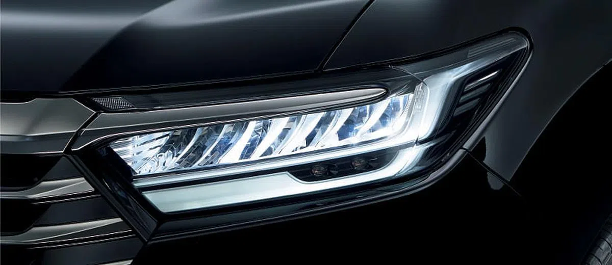 车头的细长大灯更有时尚气息。（车商提供）