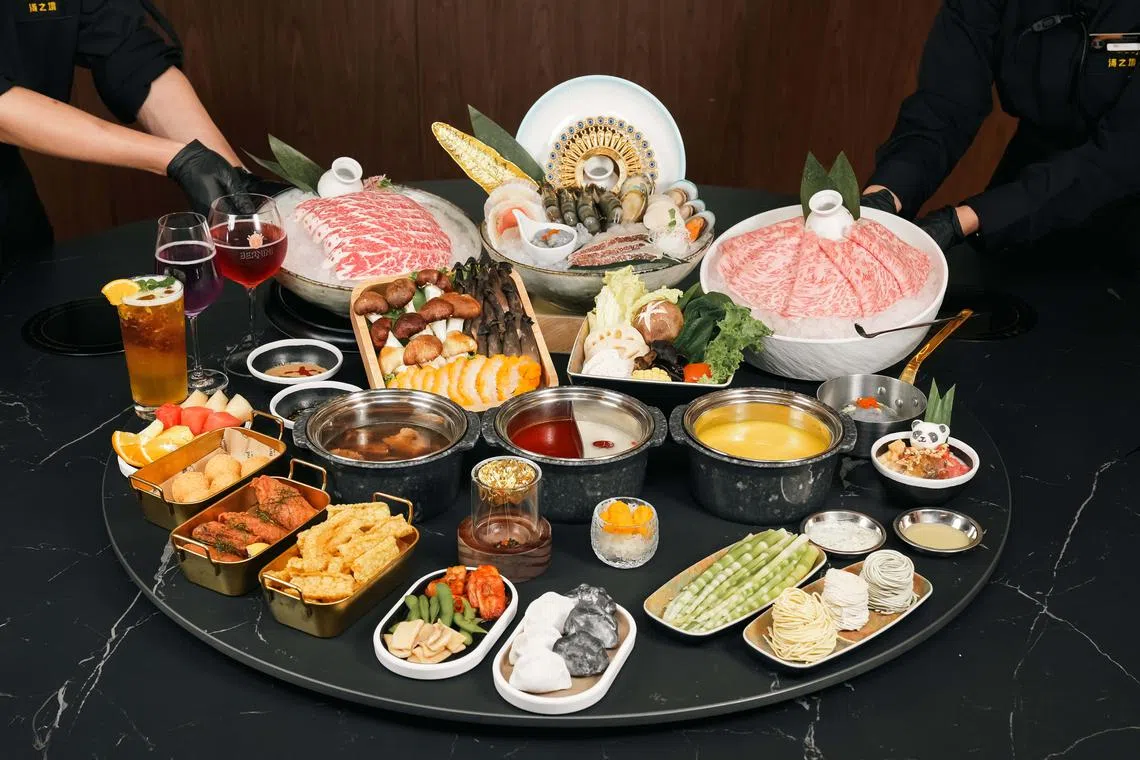 汤之境采用个人锅，招牌汤底有金耳鸡汤、黑松露八菌汤和椰子鸡汤。（餐馆提供）