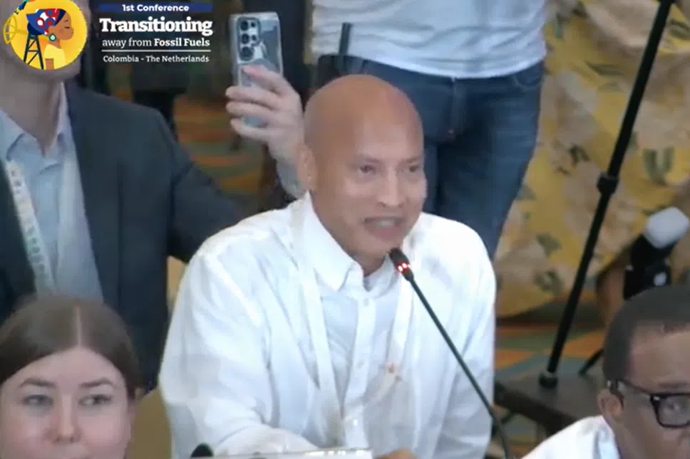 我国永续部首席谈判代表张俊兴重申，新加坡致力于支持《巴黎协定》，也在国家自主贡献中概述了将继续与各国合作，推进公正、有序且公平的净零排放转型。（视频截图）