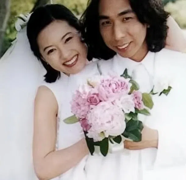李丽珍（左）和许愿于1996年结婚。