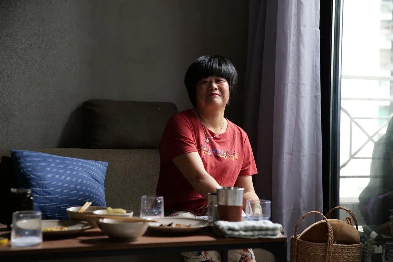 素人钟少贤饰演传统潮州妈妈，演技让人惊艳。（Clover Films提供）