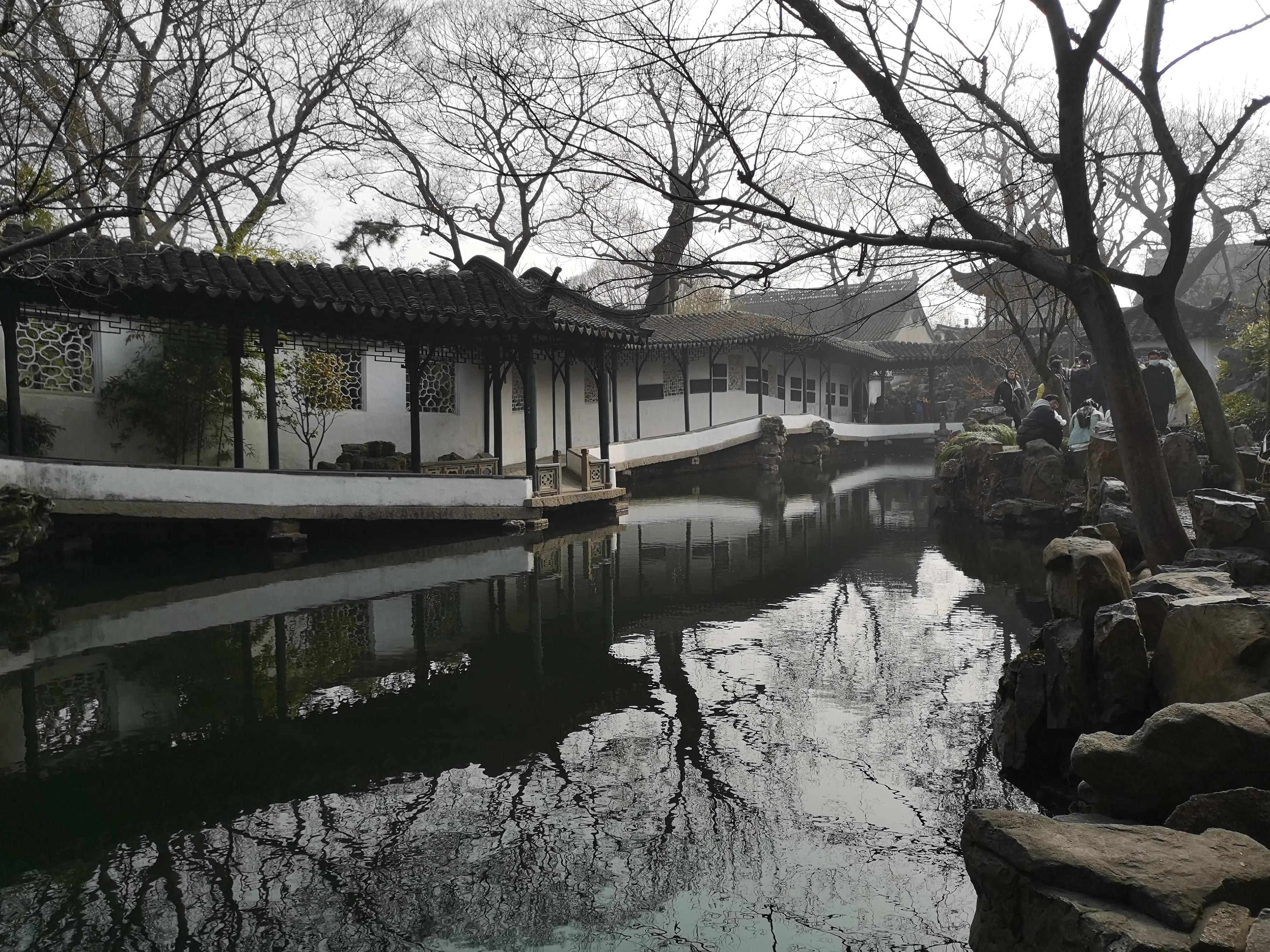 拙政园古意盎然。（作者提供）