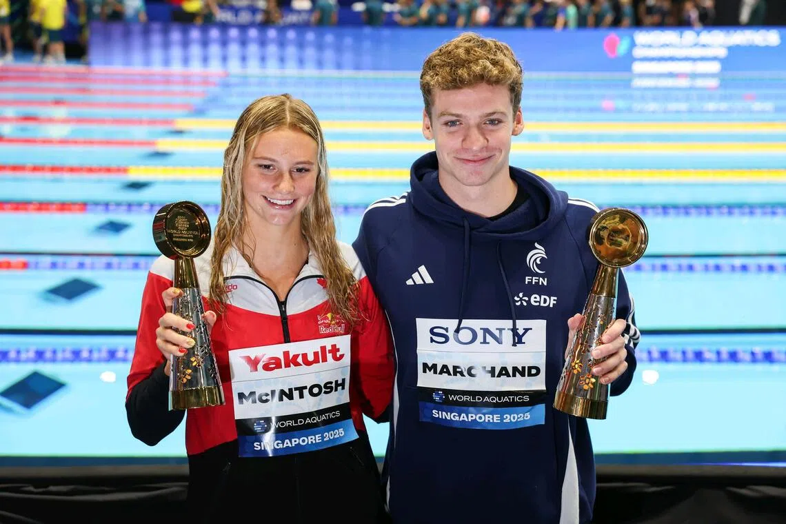 马尔尚（右）和萨默荣获本届水上运动世锦赛最有价值运动员。（档案照片）