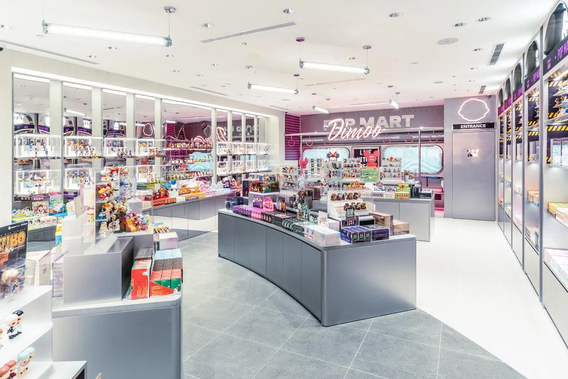 今年8月，泡泡玛特在爱雍·乌节开设本地第10家门店，占地262平方米，是本地最大的泡泡玛特店。（泡泡玛特提供）