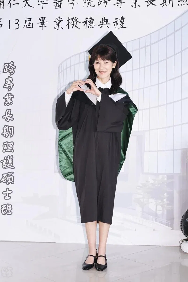 老公和双胞胎儿子在新加坡生活，陈明真独自留在台湾念硕士学位。（互联网）