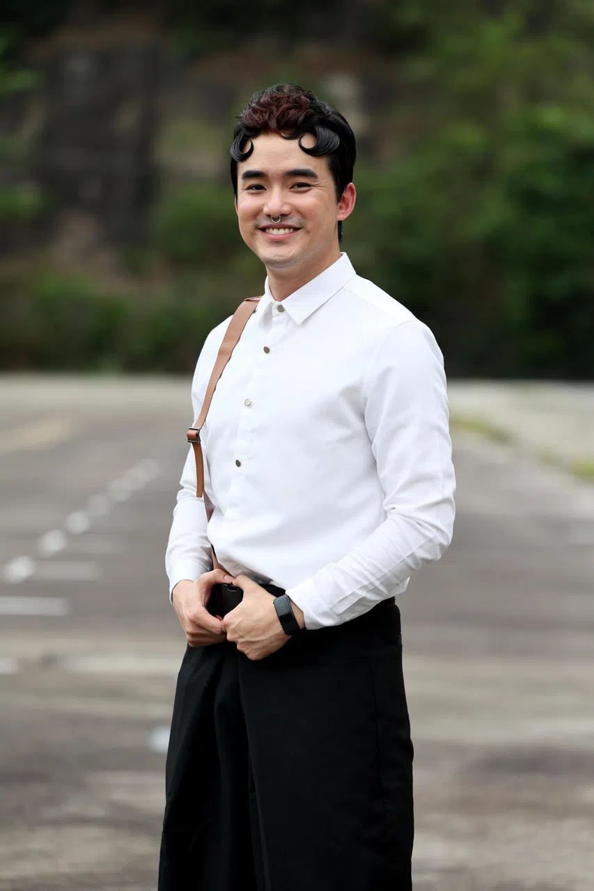 黄超群饰演性格直率简单的牛队长。（龙国雄摄）