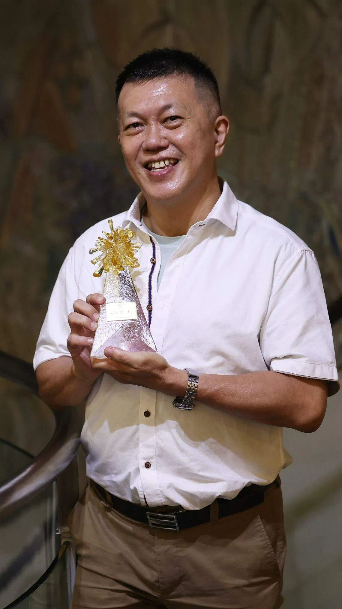 诗人语凡获时报文学奖新诗二奖，相信可激励其他本地写作者继续问鼎国外文学奖项。（蔡家增摄）