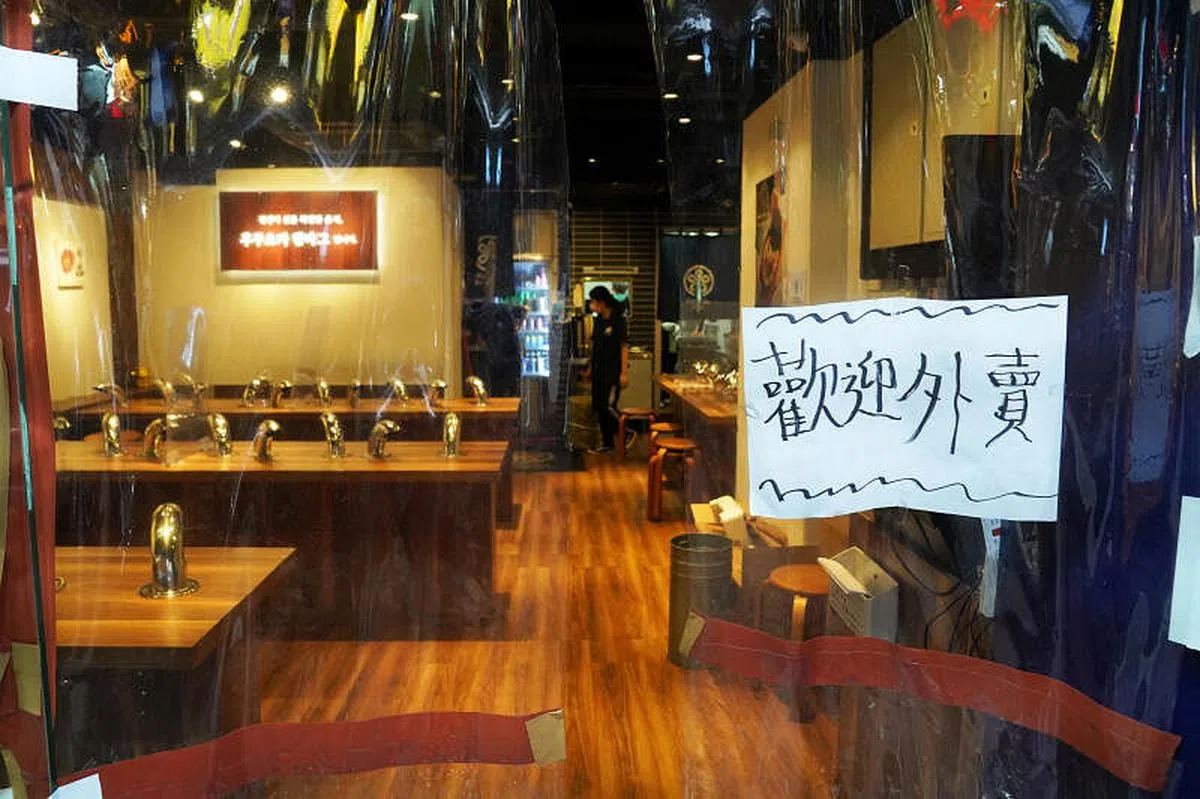 香港餐饮联业协会会长黄家和预计三至四月淡季时会出现结业潮。图为当地一家韩国烧烤店。（路透社）